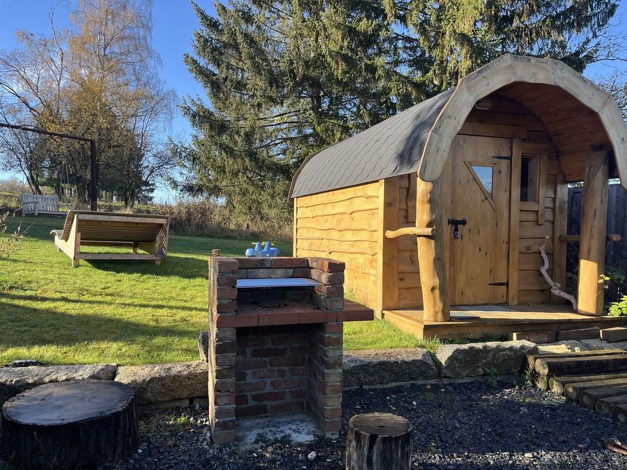 Berg-Atelier – Gartensauna mit Grillplatz